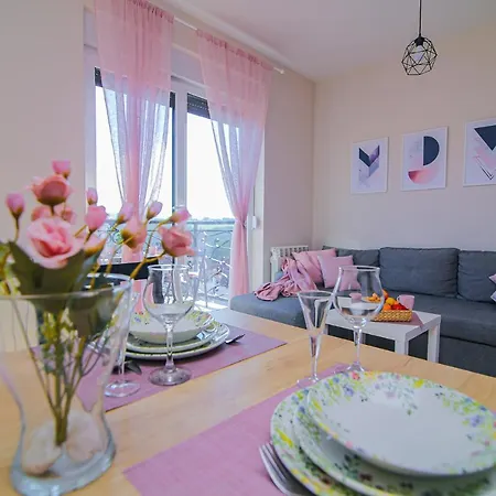 Narcis 18 - Novonamesten Sa Prelepim Panoramskim Pogledom דירה *