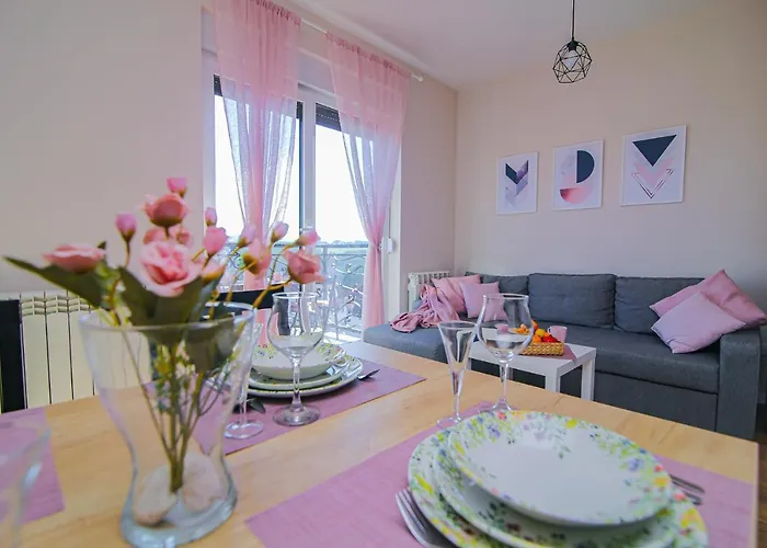 Narcis 18 - Novonamesten Sa Prelepim Panoramskim Pogledom 公寓 *